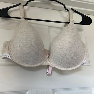 Victoria’s Secret T-shirt lightly lined Demi bra